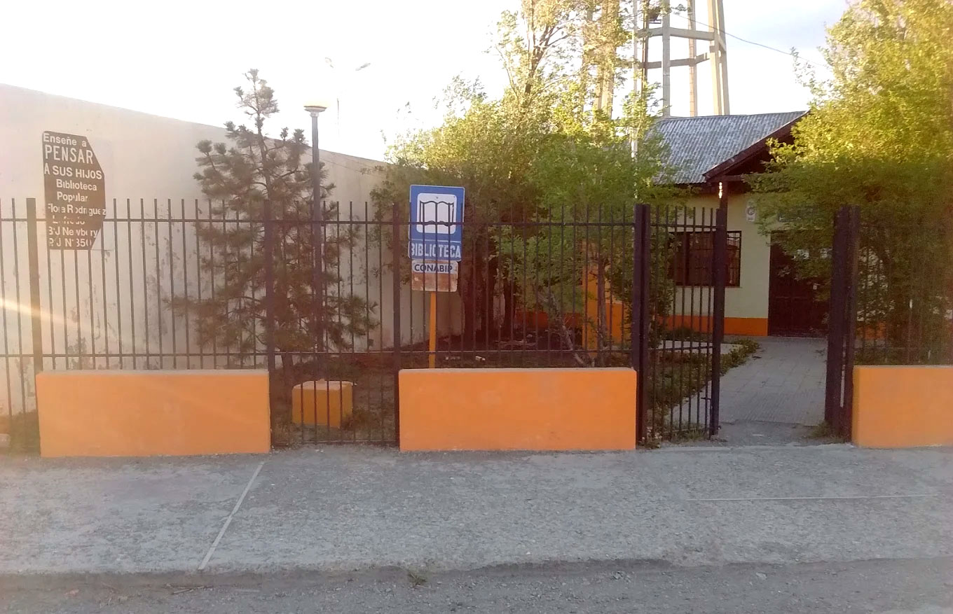 Biblioteca Popular "Flora Rodríguez de Lofredo"